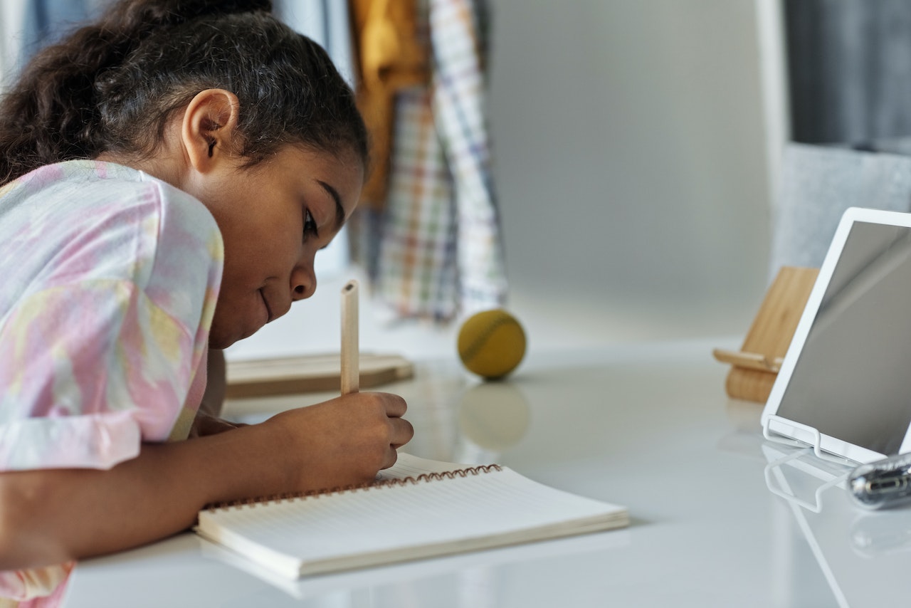 Leading the UK Online Schooling Revolution with Personalised Excellence 1 features tkis 4